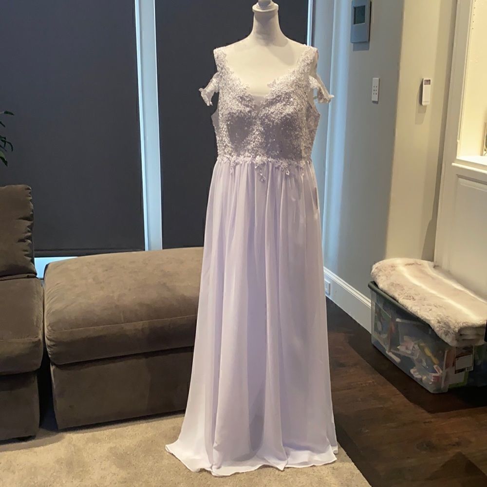 Women’s White A-Line Lace Wedding or Party Dress with Slit NWT